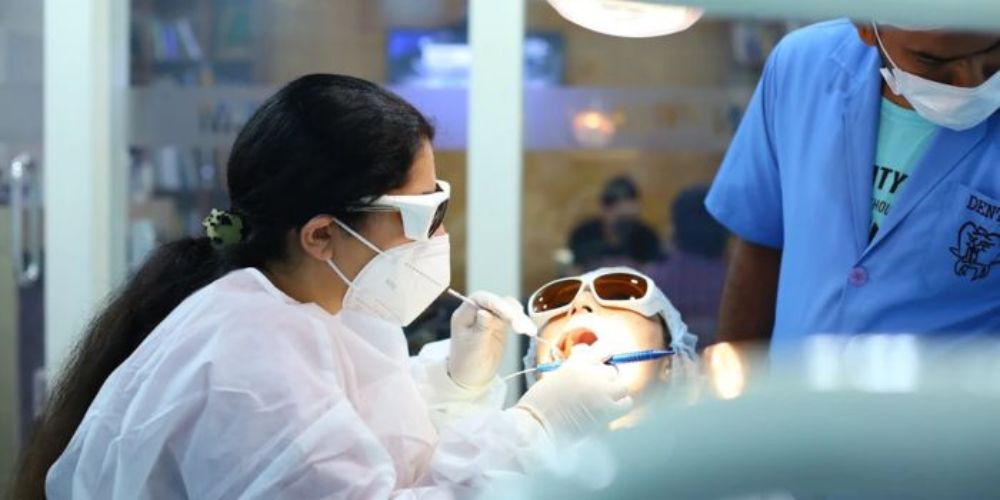 Dentist in Delhi