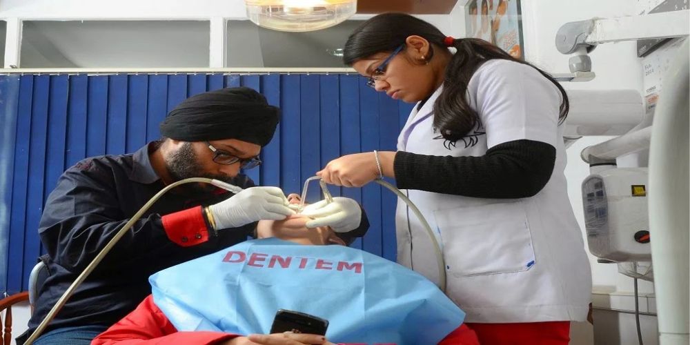 Dentist in Delhi