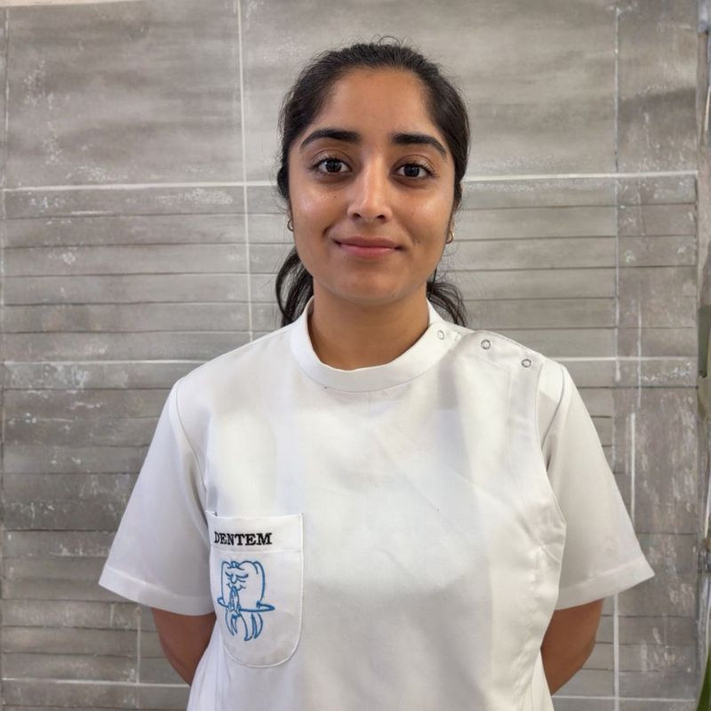 Dr Astha Kamrani